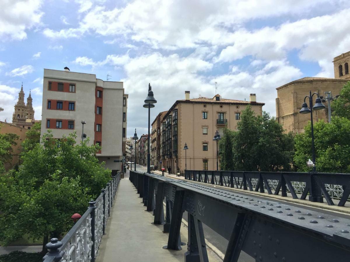 Centro Historico - Muralla Revellin Logrono Bagian luar foto